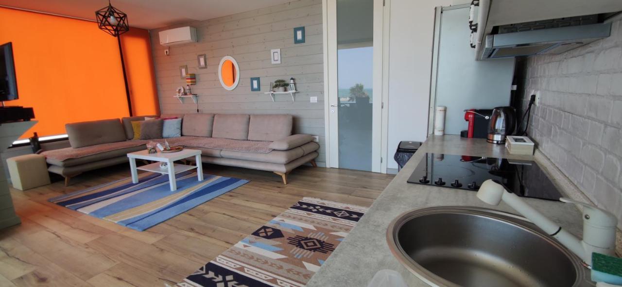 Luxury In Qerret * Golem (Tirana)